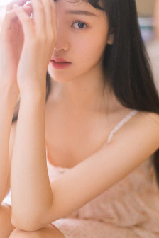 给大家介绍!美女把腿扒开让男人桶爽